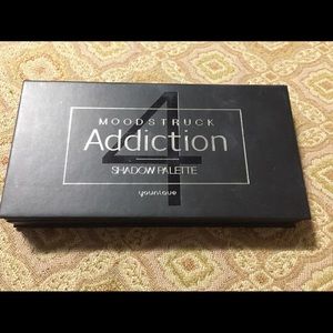 Younique Palette No 4